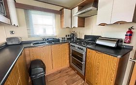 Great Caravan With Decking Southview Holiday Park In Skegness Ref 33183V